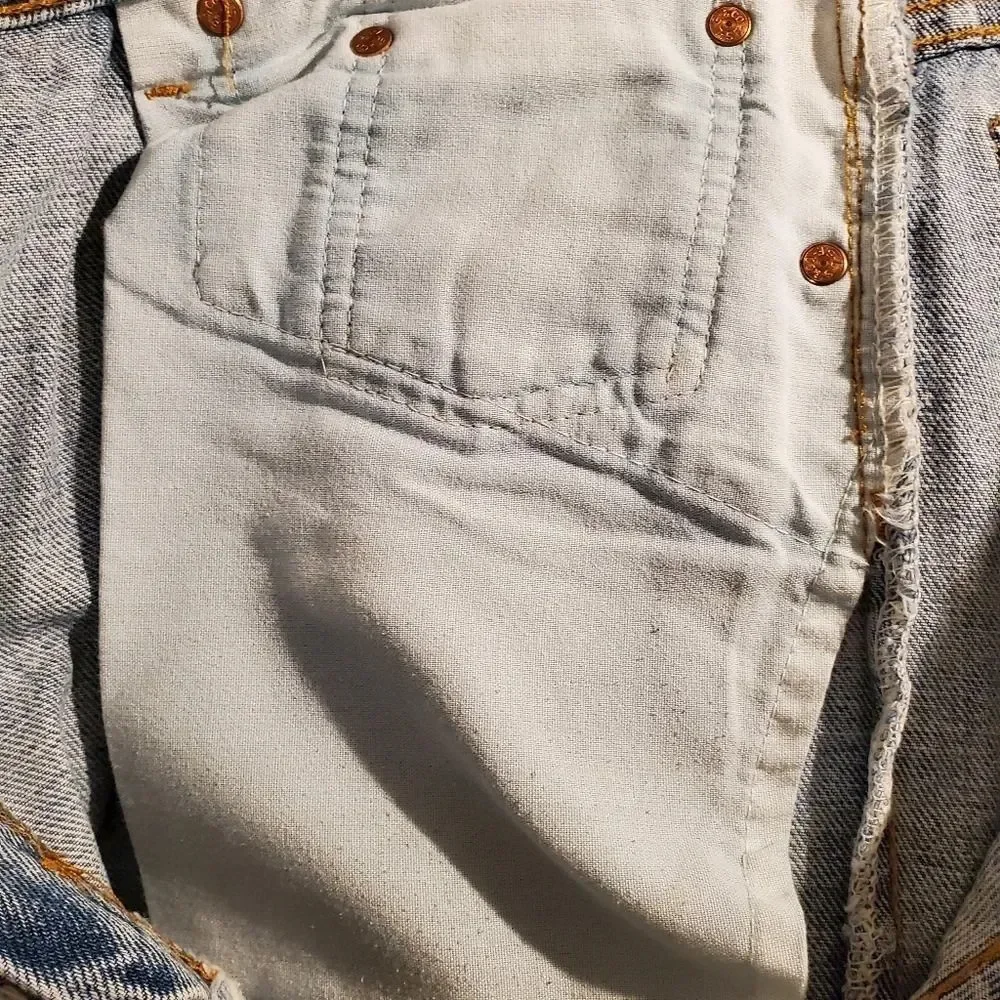 4. 1996 ~ Vintage ~ Levi's 💙 ~ 550 ~ 33 x 32 ~ Made in the 🇺🇸 USA